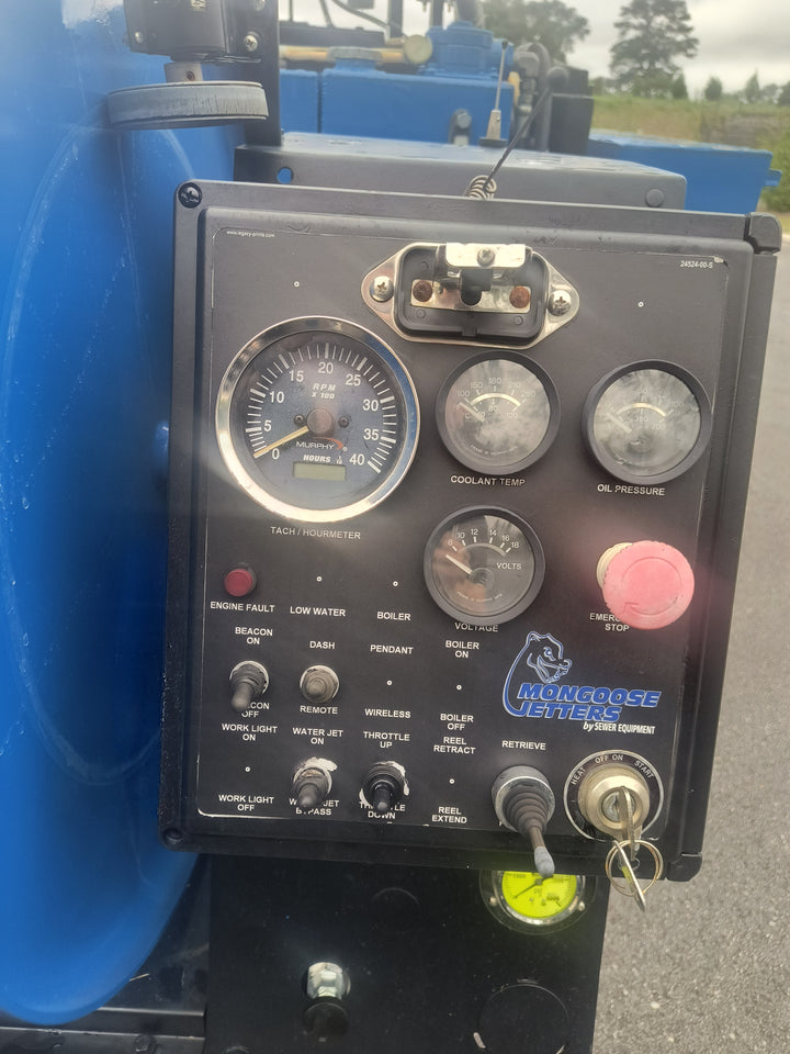 2015 Mongoose 184 Trailer with Wireless Remote